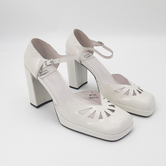 Jeffrey Campbell Shoes - jeffrey campbell | Maxxed Platform Pump in Ivory Box